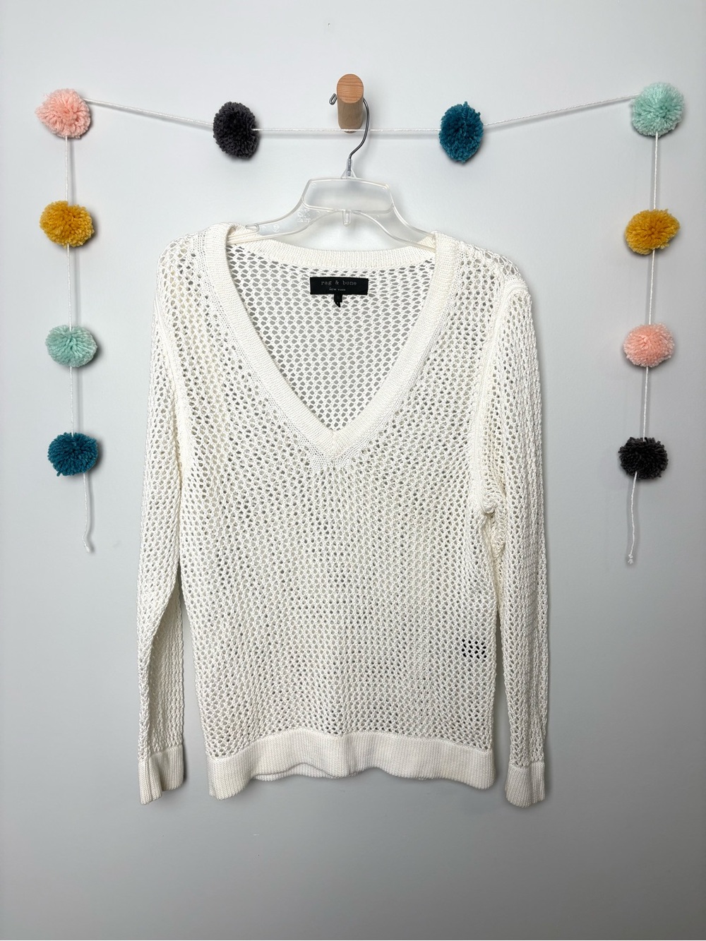 Rag & Bone Vneck White Pullover Sweater